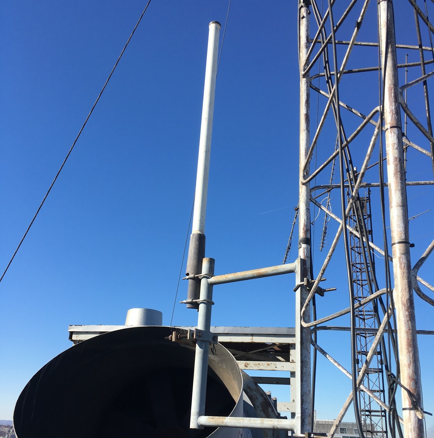 Photo of 150 MHz fiberglass omni antenna on tower bracket