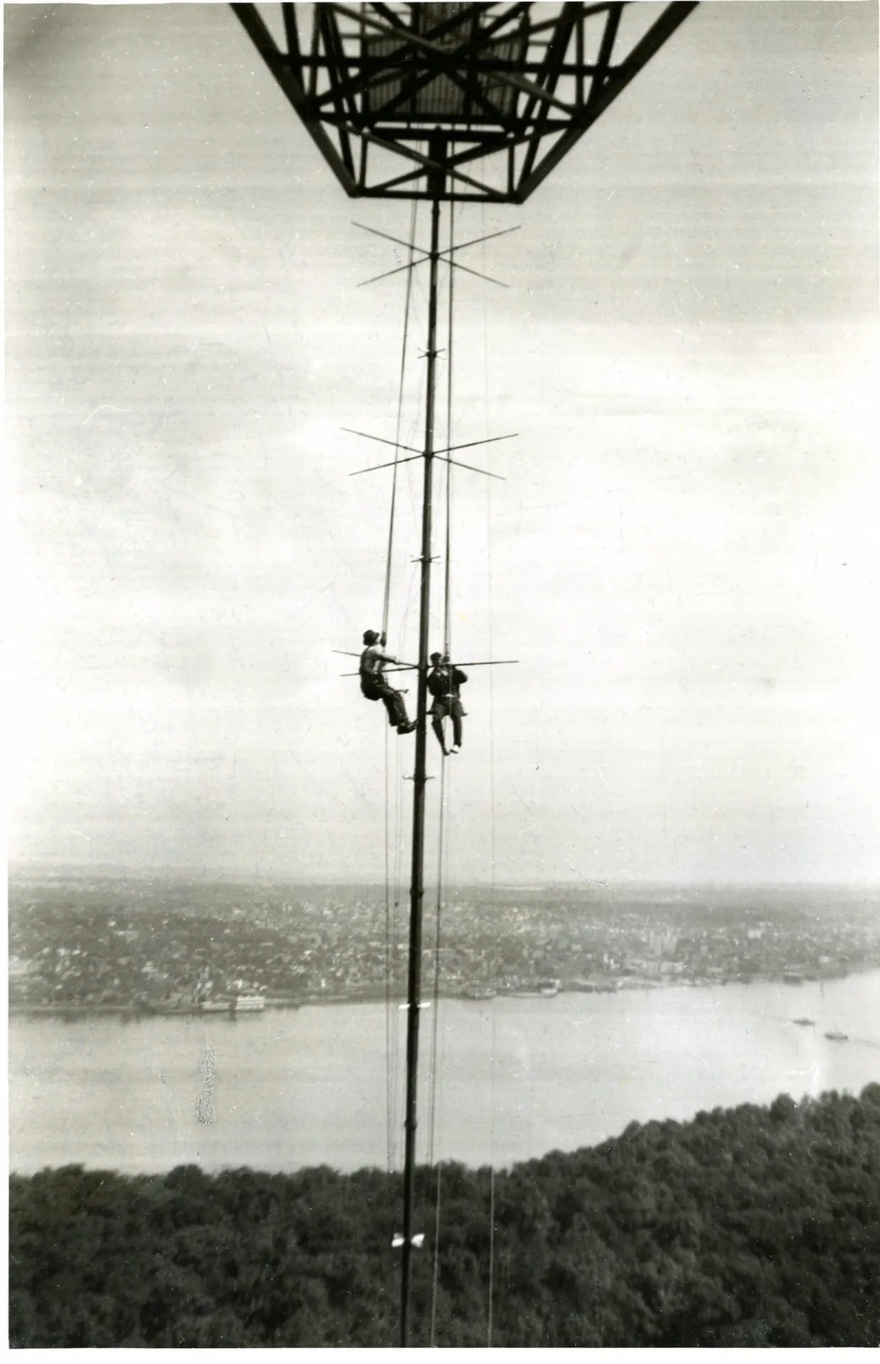 Major E.H. Armstrong suspended from radio tower in Alpine, NJ