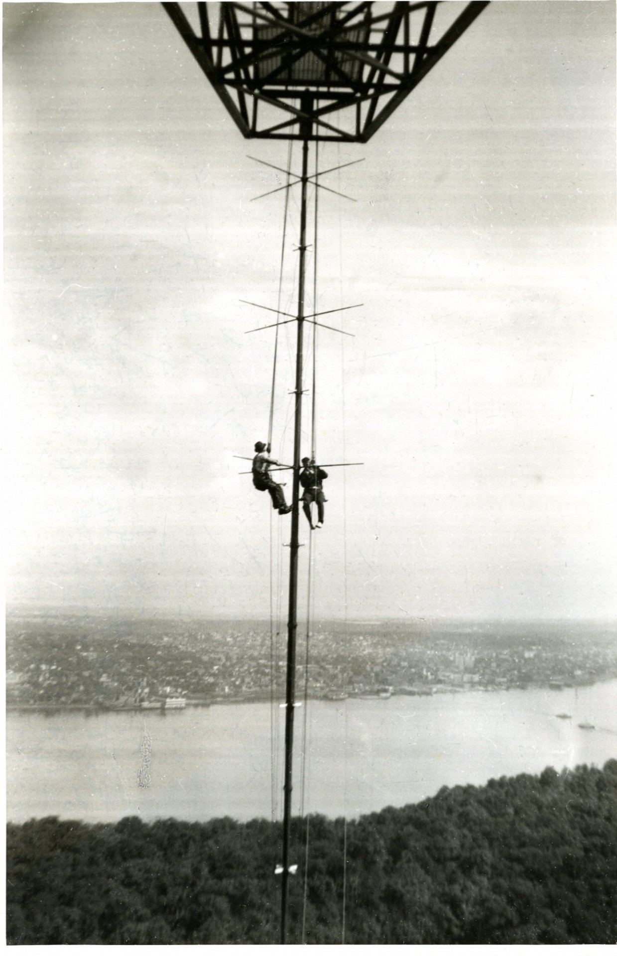Major E.H. Armstrong suspended from radio tower in Alpine, NJ Major E.H. Armstrong suspended from radio tower in Alpine, NJ