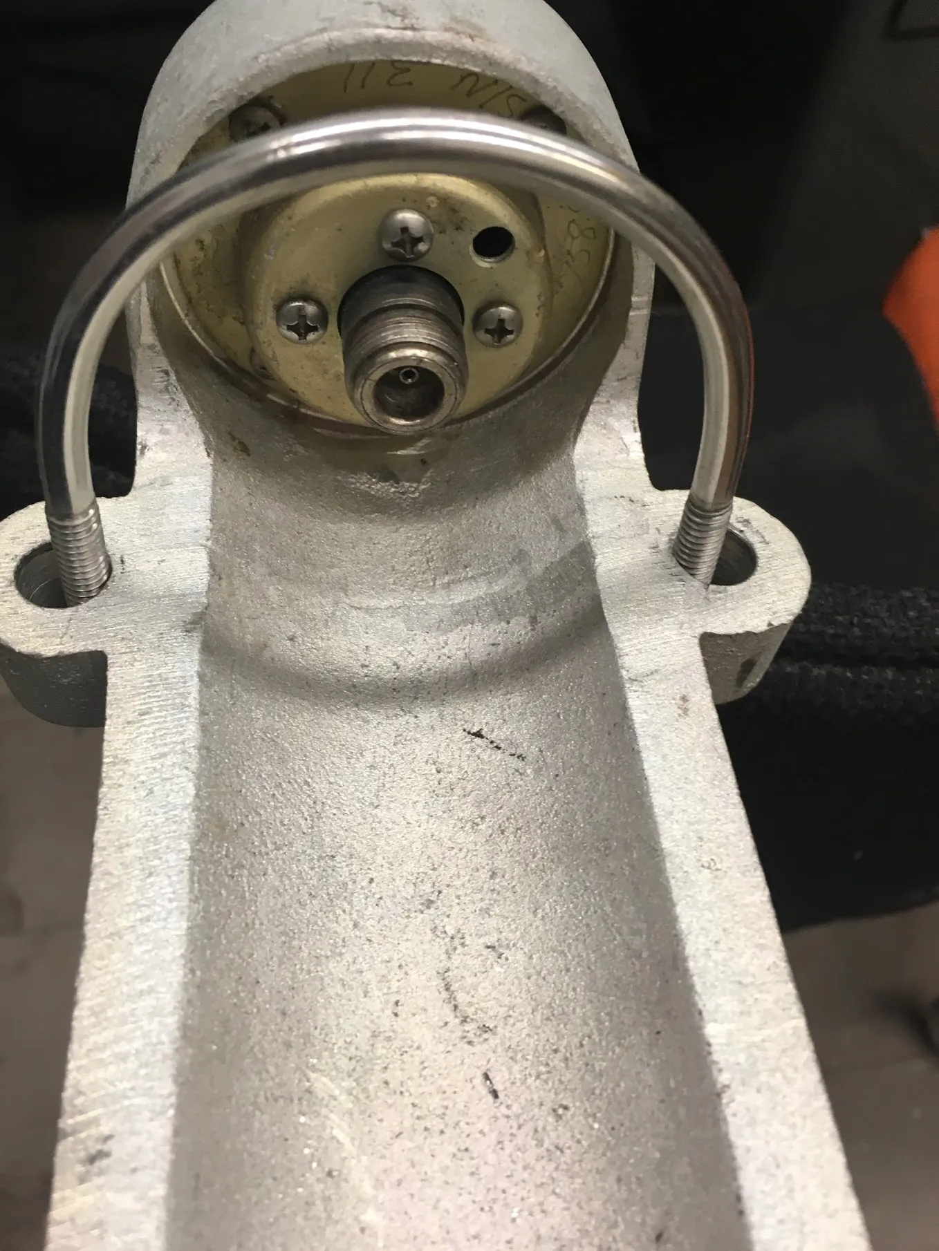 DB583-Z pipe mounting bracket with N-female connector