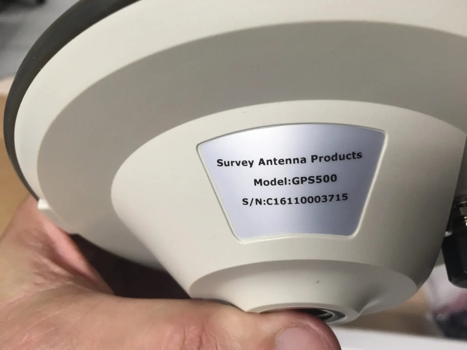 GPS500 antenna manufacturer nameplate
